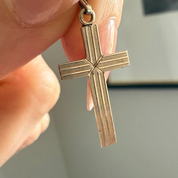 10K Solid Gold Cross Pendant - Picture 1 of 5